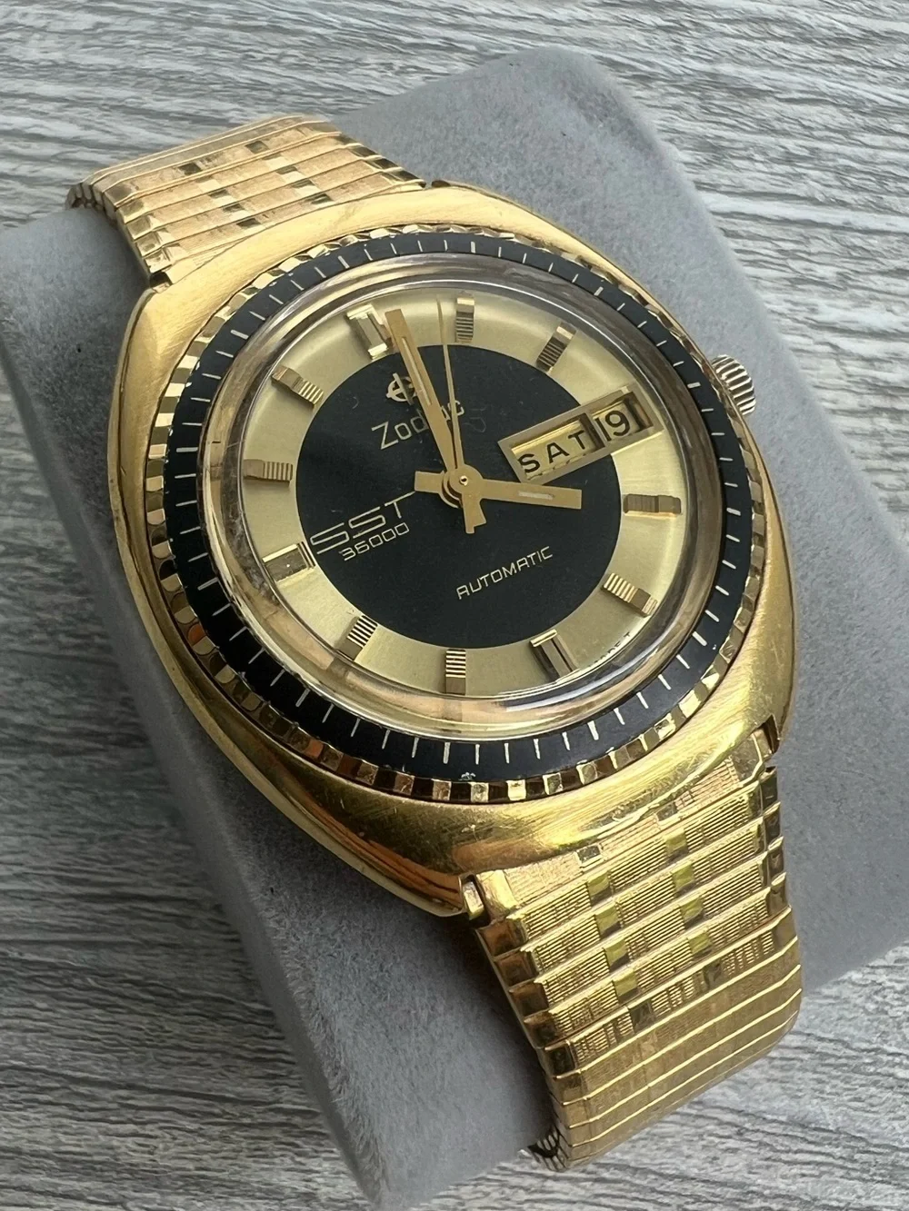 Zodiac SST 36000 Gold-Tone Men's Automatic Watch with Black Dial Ring